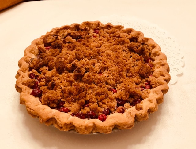 Cranberry pie with crumble topping